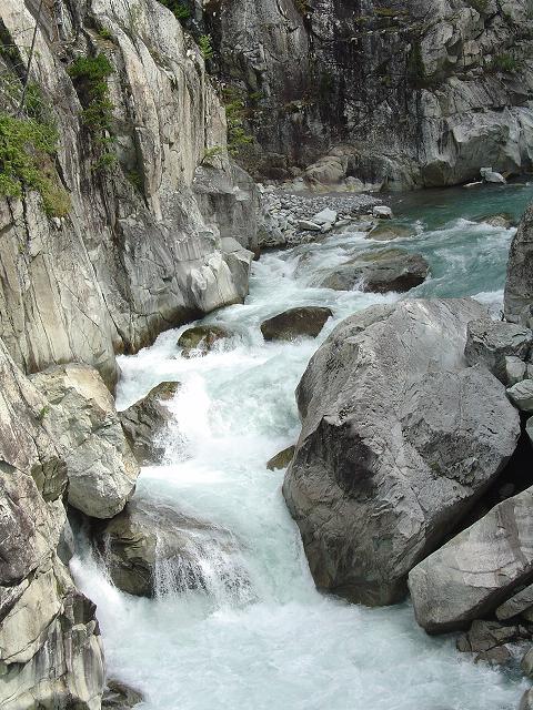 山涧流水.JPG