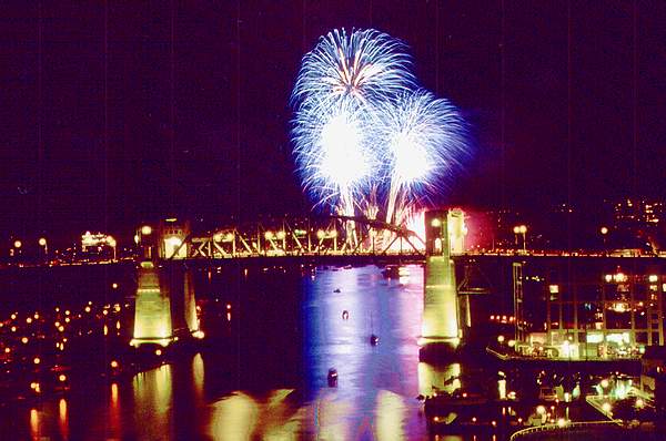 Burrard Bridge Firework.jpg